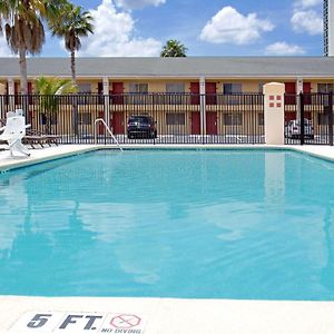 Super 8 By Wyndham Orlando International Drive